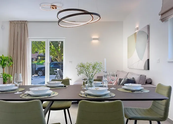 Eia Βίλα Πούλα